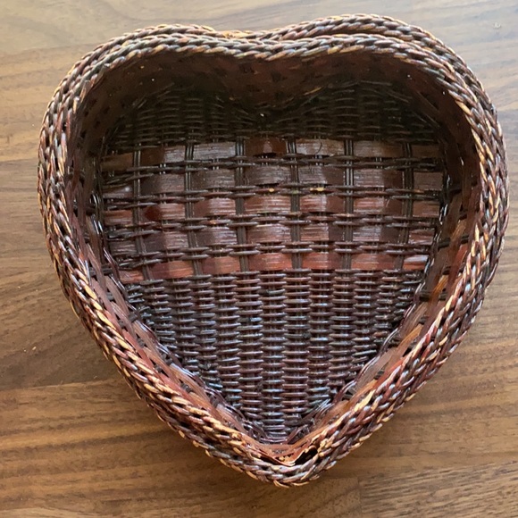 Heart Shaped Wicker Catch all Trays / Baskets 2pc. - Picture 7 of 7